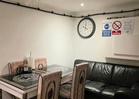 Rayan's Lodge Stratford London by OYO 5