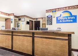 Days Inn & Suites by Wyndham Youngstown / Girard Ohio 2