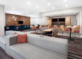 La Quinta Inn & Suites by Wyndham Lewisville 4