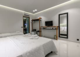Sunny Garden Apartment 5