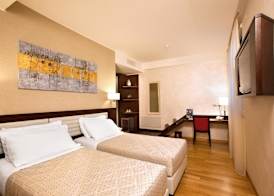 Breaking Business Hotel 2