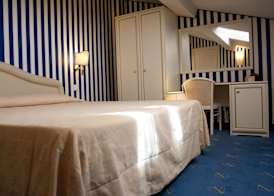 Hotel Navy 5