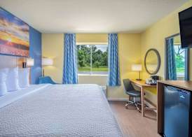 Days Inn by Wyndham Evansdale Waterloo 4