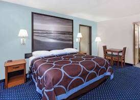 Super 8 by Wyndham El Cajon San Diego 3