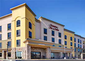 Hampton Inn & Suites Marina 4