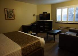 Travelodge by Wyndham Concord 3