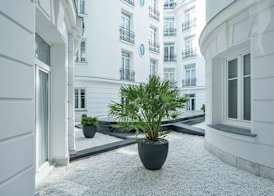 Maison Astor Paris, Curio Collection by Hilton 4