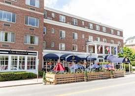 Capitol Plaza Hotel Montpelier Tapestry Collection by Hilton 3