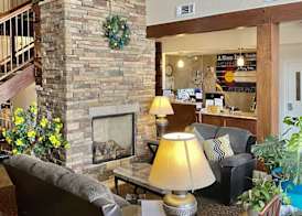 A Riverside Inn Travelodge by Wyndham 3