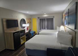Days Inn & Suites by Wyndham Tampa/Raymond James Stadium 5