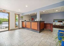 Super 8 by Wyndham Kenosha/Pleasant Prairie 3