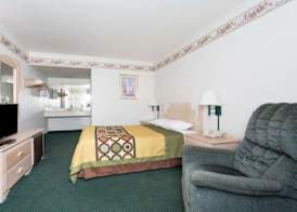 Super 8 by Wyndham Cottonwood 3