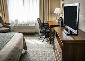 Quality Inn & Suites Bradford 4