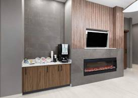 La Quinta Inn & Suites by Wyndham Athens I-65 3