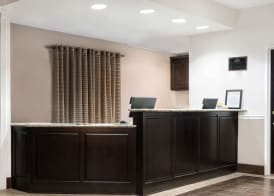 Days Inn & Suites by Wyndham Dallas 2
