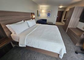 Holiday Inn Express & Suites CINCINNATI-BLUE ASH by IHG 3