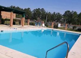 Days Inn by Wyndham Ozark 4