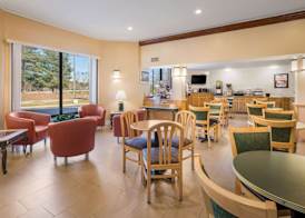 Econo Lodge Hendersonville 4