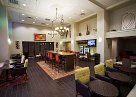 Hampton Inn & Suites Valdosta/Conference Center 2