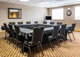 Best Western Rochelle Inn & Suites near DeKalb 4