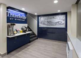 Travelodge by Wyndham Manhasset 4