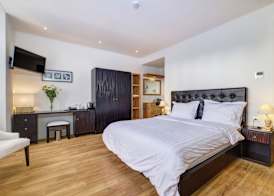 Dolphin Suites 3