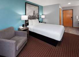 Super 8 by Wyndham McHenry Fox Lake Area 5