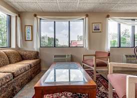Econo Lodge Dewitt I-90 3