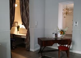 Crystal Suites Old Town 4