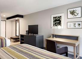 Country Inn & Suites Downtown Convention Center by Radisson, Gatlinburg, TN 5