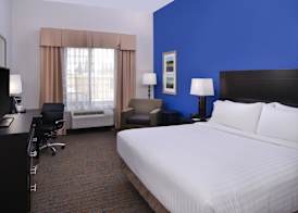 Holiday Inn Express & Suites BAKERSFIELD AIRPORT by IHG 2