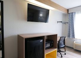 Days Inn by Wyndham Flint/Bishop International Airport 5