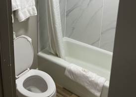 Days Inn by Wyndham Valdosta/Near Valdosta Mall 4