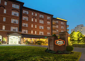 Hampton Inn & Suites Stamford 3