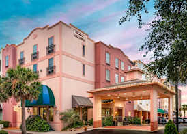Hampton Inn & Suites Amelia Island-Historic Harbor Front 2
