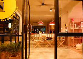 Yellow Moon Hotel 2