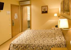 Hotel Ciutat De Sant Adria 5