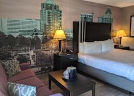 Clarion Pointe Greensboro Airport 5