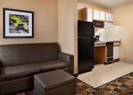 Hawthorn Extended Stay by Wyndham Milwaukee Airport 5