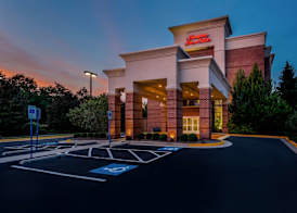 Hampton Inn & Suites Herndon-Reston 2