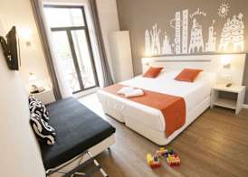 Hostal Live Barcelona 3