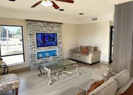 Days Inn & Suites by Wyndham Opelousas 2