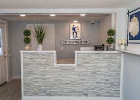 Howard Johnson by Wyndham Acton 3
