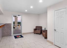 Super 8 by Wyndham Pleasanton 5