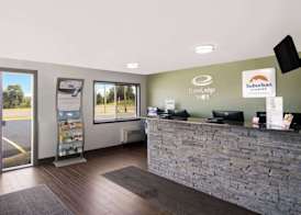 Econo Lodge Portage 3