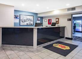 Super 8 by Wyndham Marysville/Port Huron Area 2
