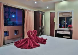 Harrys Hotel Bar & Restaurant 4