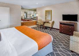 Howard Johnson by Wyndham Lenox 4