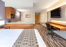 Microtel Inn & Suites by Wyndham Pittsburgh Airport 4