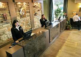 Days Inn by Wyndham Levis 3